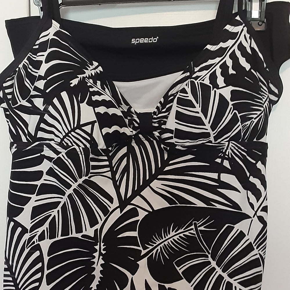 Speedo Black & White Tankini - Picture 4 of 8